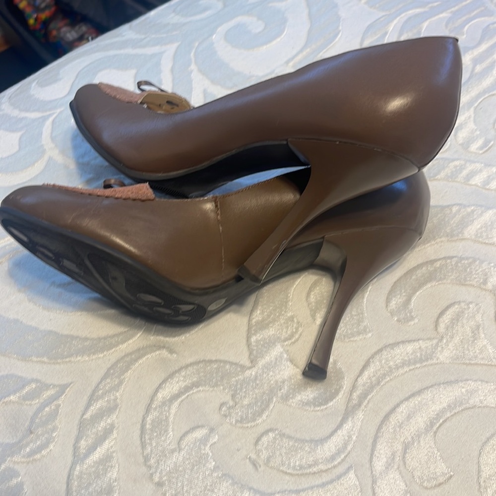 Heels - Picture 2 of 4